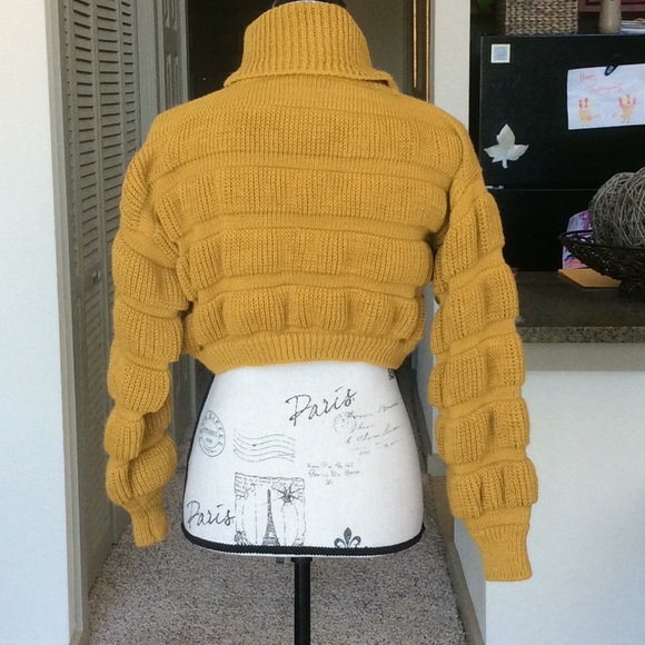 💋 Cropped Turtleneck Sweater 💋 - Picture 7 of 8